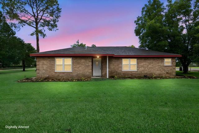 915 Sycamore Rd, Richmond, TX 77469