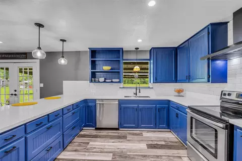 Kitchen - 7476 S Fork Dr, Conroe, TX 77303 photo 4 of 6
