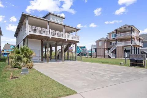 1977 Royalville Ct, Crystal Beach, TX 77650
