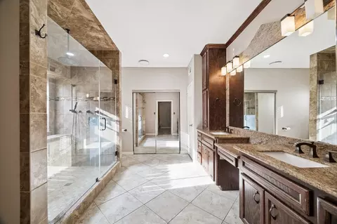 Bath - 6223 Egypt Dr, Pasadena, TX 77505 photo 2 of 6