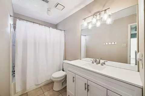 Bath - 6223 Egypt Dr, Pasadena, TX 77505 photo 4 of 6