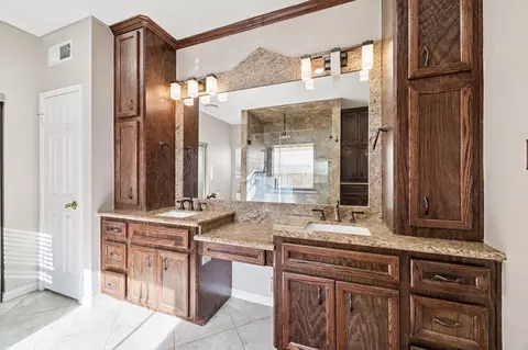 Bath - 6223 Egypt Dr, Pasadena, TX 77505 photo 1 of 6