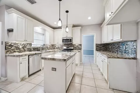 Kitchen - 6223 Egypt Dr, Pasadena, TX 77505 photo 2 of 2