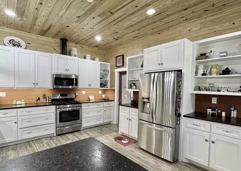 17 Mosley Ln, Huntsville, TX 77320