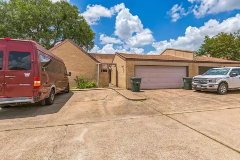 2132 Kazmeier Plz, Bryan, TX 77802