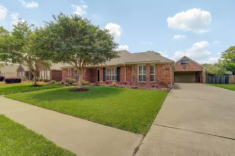 3618 Dry Creek Dr, Pasadena, TX 77505