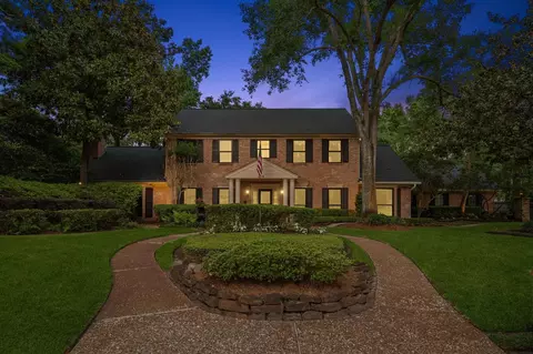 2118 Forest Garden Dr, Kingwood, TX 77345