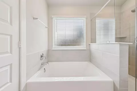 Bath - 14020 Granger Pointe Ln, Conroe, TX 77302 photo 2 of 5