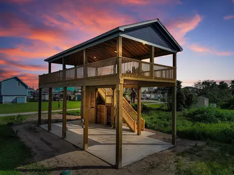 151 Bud Dr, Crystal Beach, TX 77650
