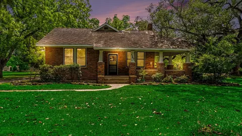 1902 Runneburg Rd, Crosby, TX 77532