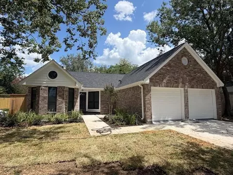 2915 Great Lakes Ave, Sugar Land, TX 77479