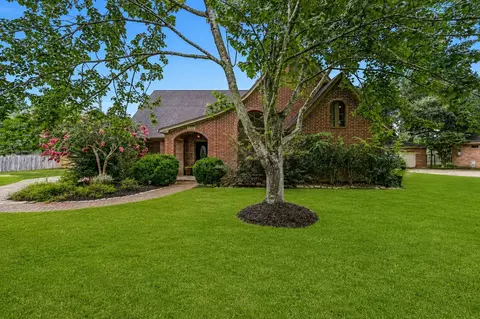 1207 W Edgewood Dr, Friendswood, TX 77546