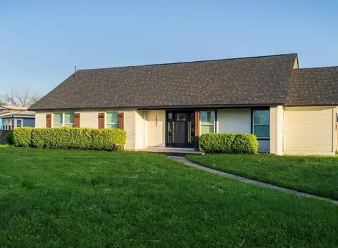 1402 Bayou Shore Dr, Galveston, TX 77551