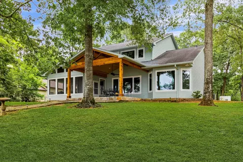 145 Island Dr, Livingston, TX 77351