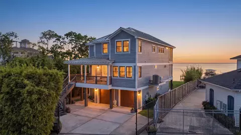 4019 Bayshore Drive Dr, Bacliff, TX 77518