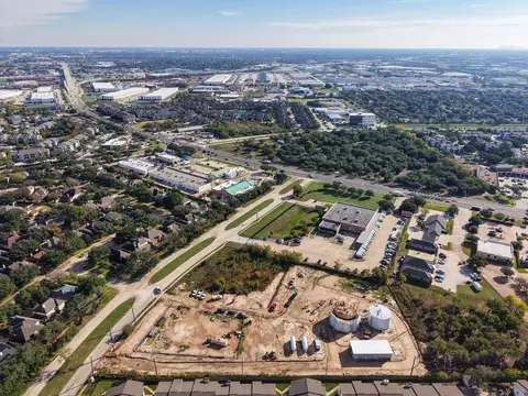 15200 Point Northwest Pt, Houston, TX 77095