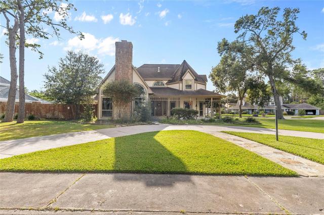 600 Nottingham Ln, Dickinson, TX 77539