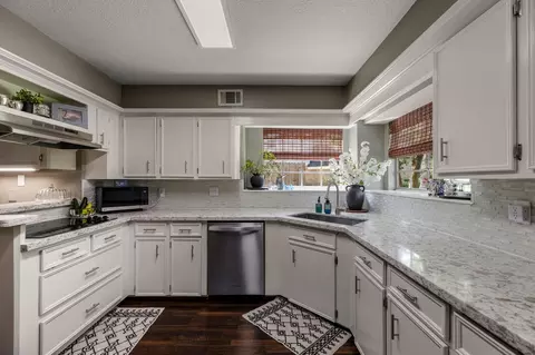 Kitchen - 17627 Forest Mist Dr, Spring, TX 77379 photo 3 of 3
