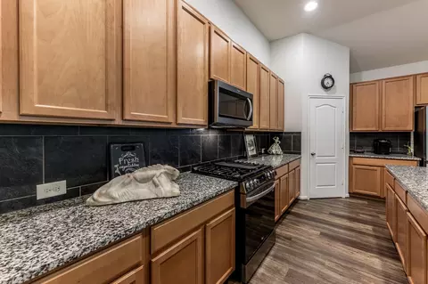 Kitchen - 2012 Elkington Cir, Conroe, TX 77304 photo 7 of 7