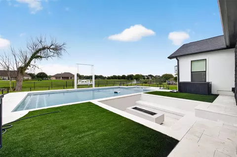Exterior - 3227 River Bend Dr, Rosenberg, TX 77471 photo 3 of 8
