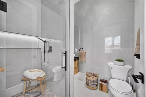 Bath - 3227 River Bend Dr, Rosenberg, TX 77471 photo 2 of 9