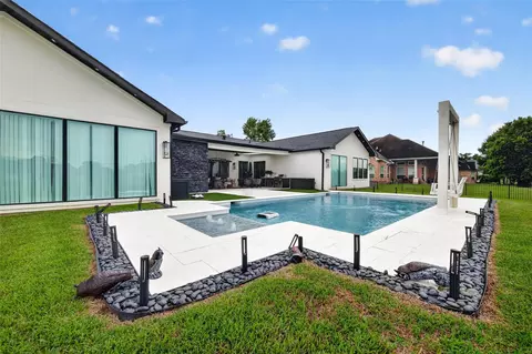 Exterior - 3227 River Bend Dr, Rosenberg, TX 77471 photo 5 of 8