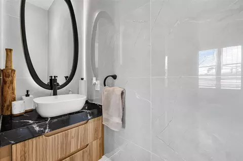Bath - 3227 River Bend Dr, Rosenberg, TX 77471 photo 3 of 9