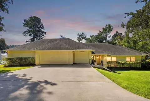20341 Bay Hill Rd, Huntsville, TX 77320