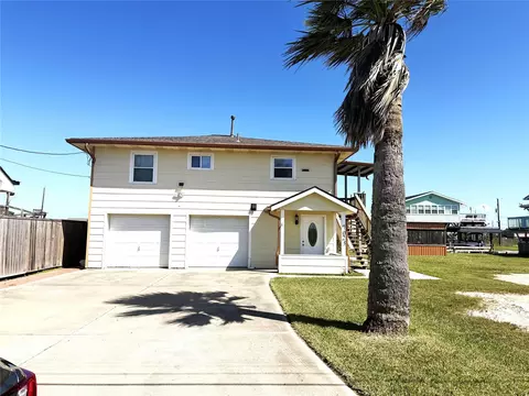 7023 W Hunter Dr, Hitchcock, TX 77563