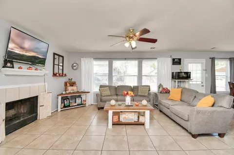 803 N Vista Dr, Houston, TX 77073