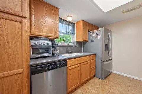 Kitchen - 2181 Stringtown Rd, Shepherd, TX 77371 photo 3 of 3