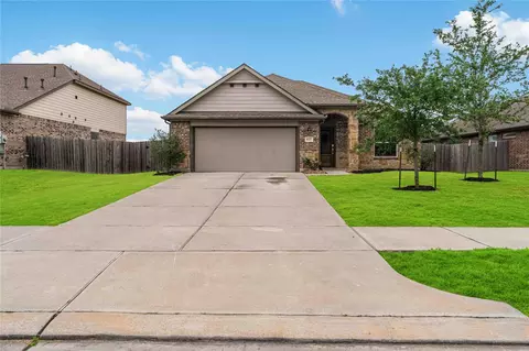 677 Summer Shores Ln, La Marque, TX 77568