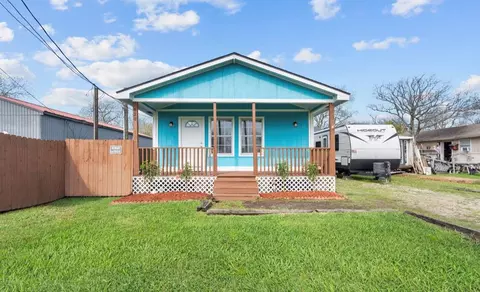 620 6th St, Dickinson, TX 77539