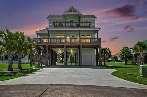 3918 Palmdale Ct, Galveston, TX 77554