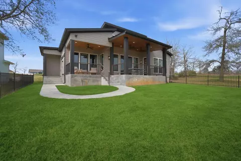 255 Peninsula Dr, Livingston, TX 77351