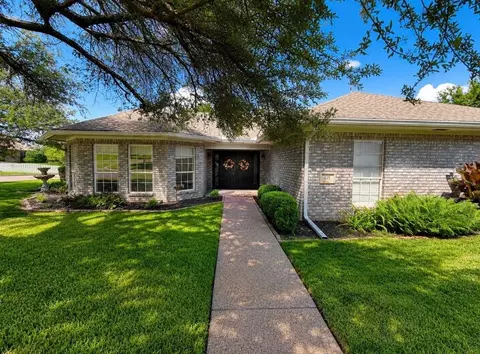 415 Oak Crst, Clifton, TX 76634