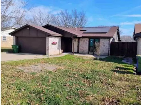 624 Hallvale Dr, White Settlement, TX 76108