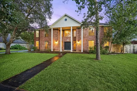1414 W Castlewood Ave, Friendswood, TX 77546