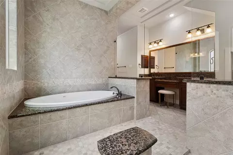 Bath - 6510 Fraser Point Ct, Spring, TX 77379 photo 5 of 7
