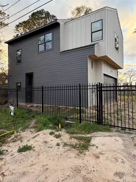 8331 Lanewood Dr, Houston, TX 77016