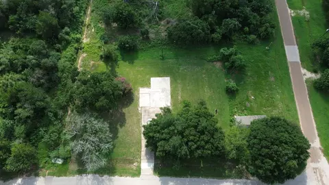 210 5th St, Hempstead, TX 77445 photo 2