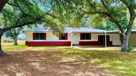 332 Henson St, El Campo, TX 77437