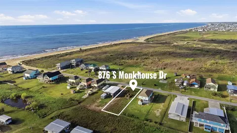 876 S Monkhouse Dr, Crystal Beach, TX 77650