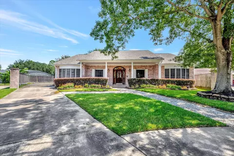 15019 Beechurst Dr, Houston, TX 77062