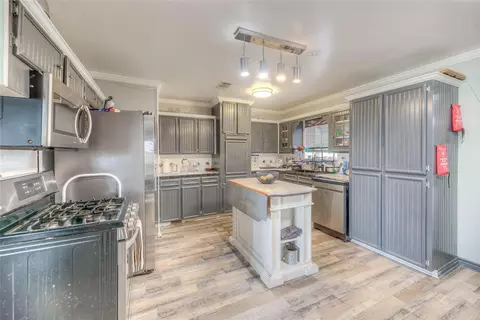 Kitchen - 6982 S State Highway 94, Trinity, TX 75862 photo 2 of 2
