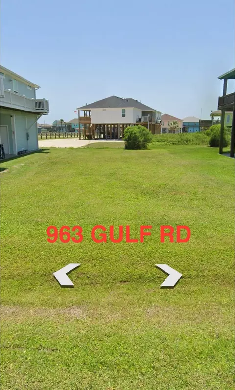 963 Gulf Rd, Crystal Beach, TX 77650
