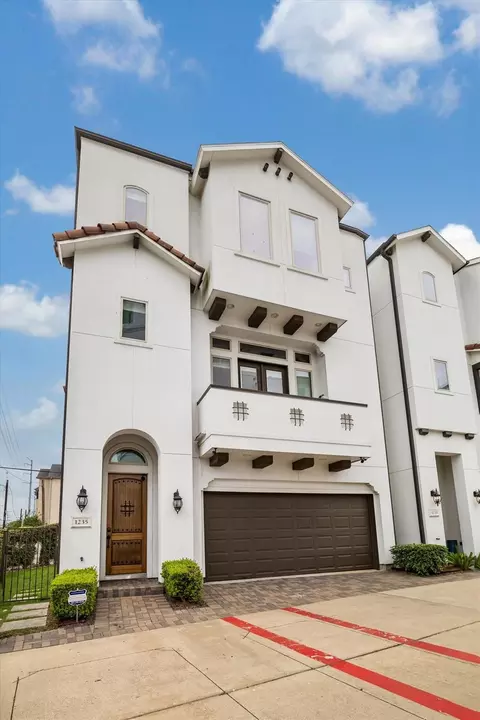 1235 Bonner St, Houston, TX 77007