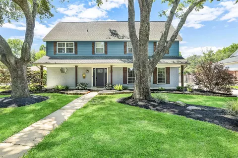 404 Independence Dr, Friendswood, TX 77546