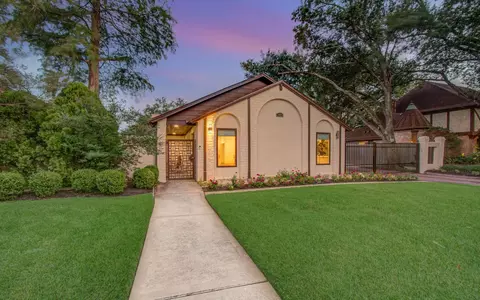 14603 Carolcrest Dr, Houston, TX 77079
