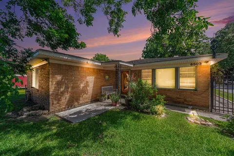 6503 Sharon Ln, Hitchcock, TX 77563
